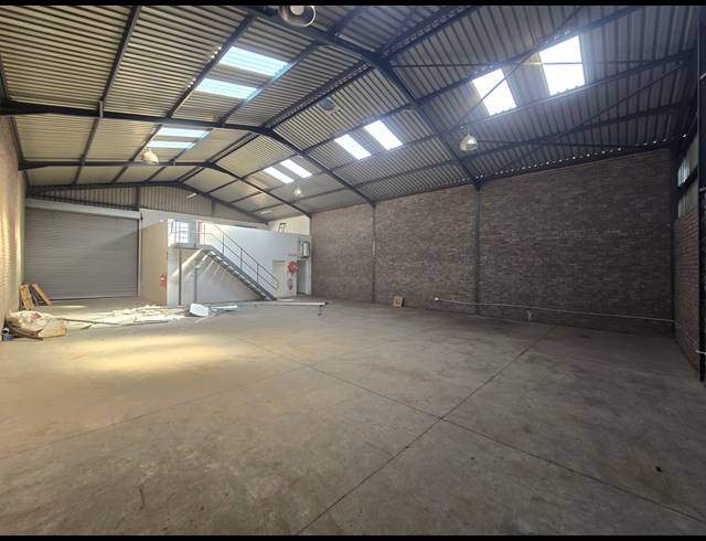 280M² WAREHOUSE TO LET IN ANDERBOLT